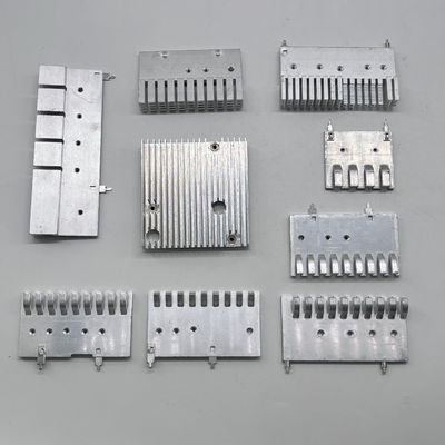 OEM ODM CNCフライリングエクストルーション アルミプロファイル 熱槽エクストルーション LED用のカスタム設計熱槽