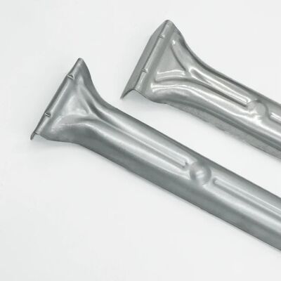 厚さ18インチ/20インチ/24インチサイズと200pcsMOQで1.5mmの重用衣類ハンガーバー